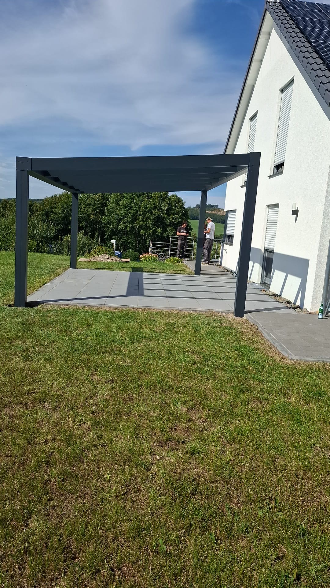 Freistehendes Terrassendach mit Unterdachmarkise