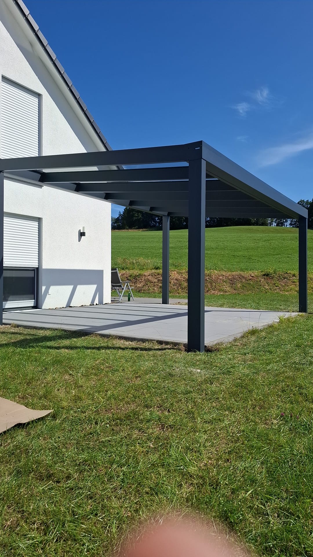 Freistehendes Terrassendach mit Unterdachmarkise